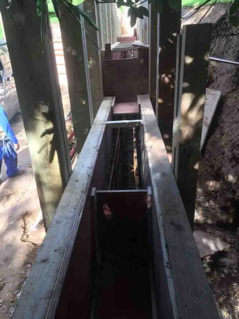 Curved Retaining Wall, Liphook — Liphook, Hampshire, photo 6
