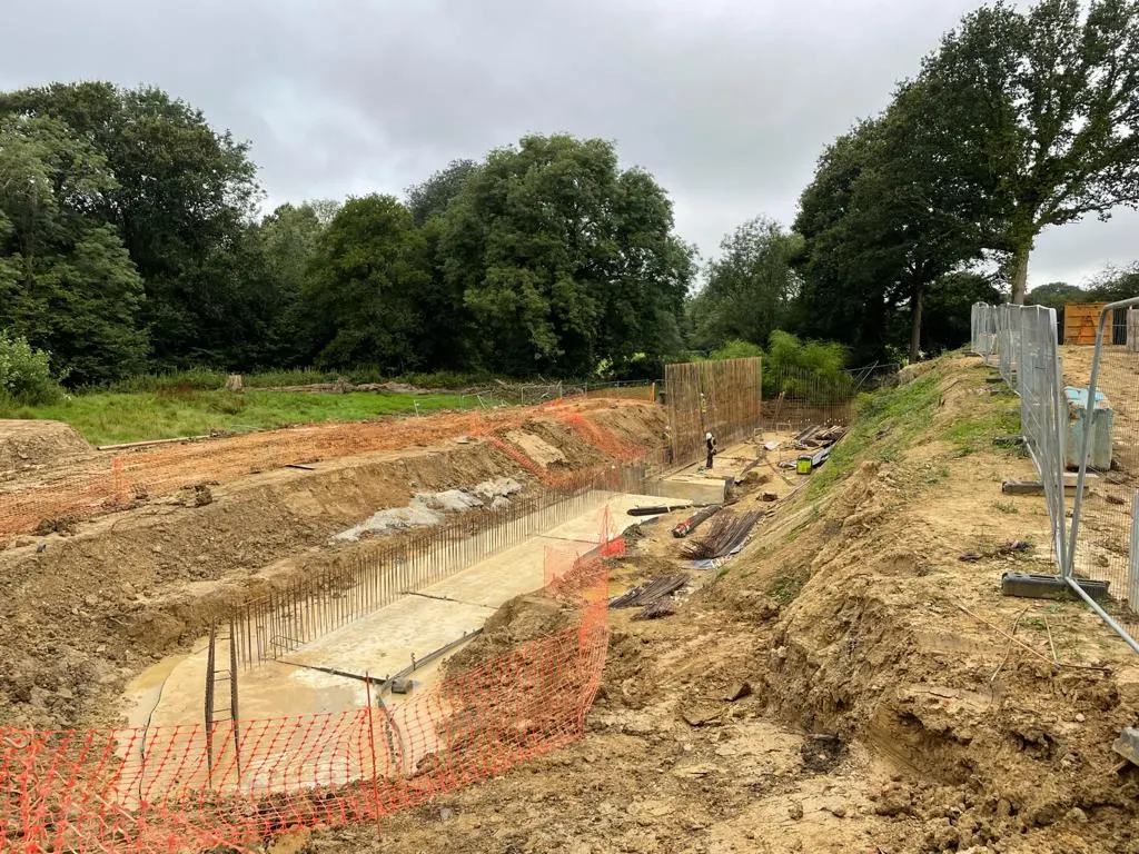 60m Retaining Wall, Burgess Hill — Burgess Hill, West Sussex, photo 2