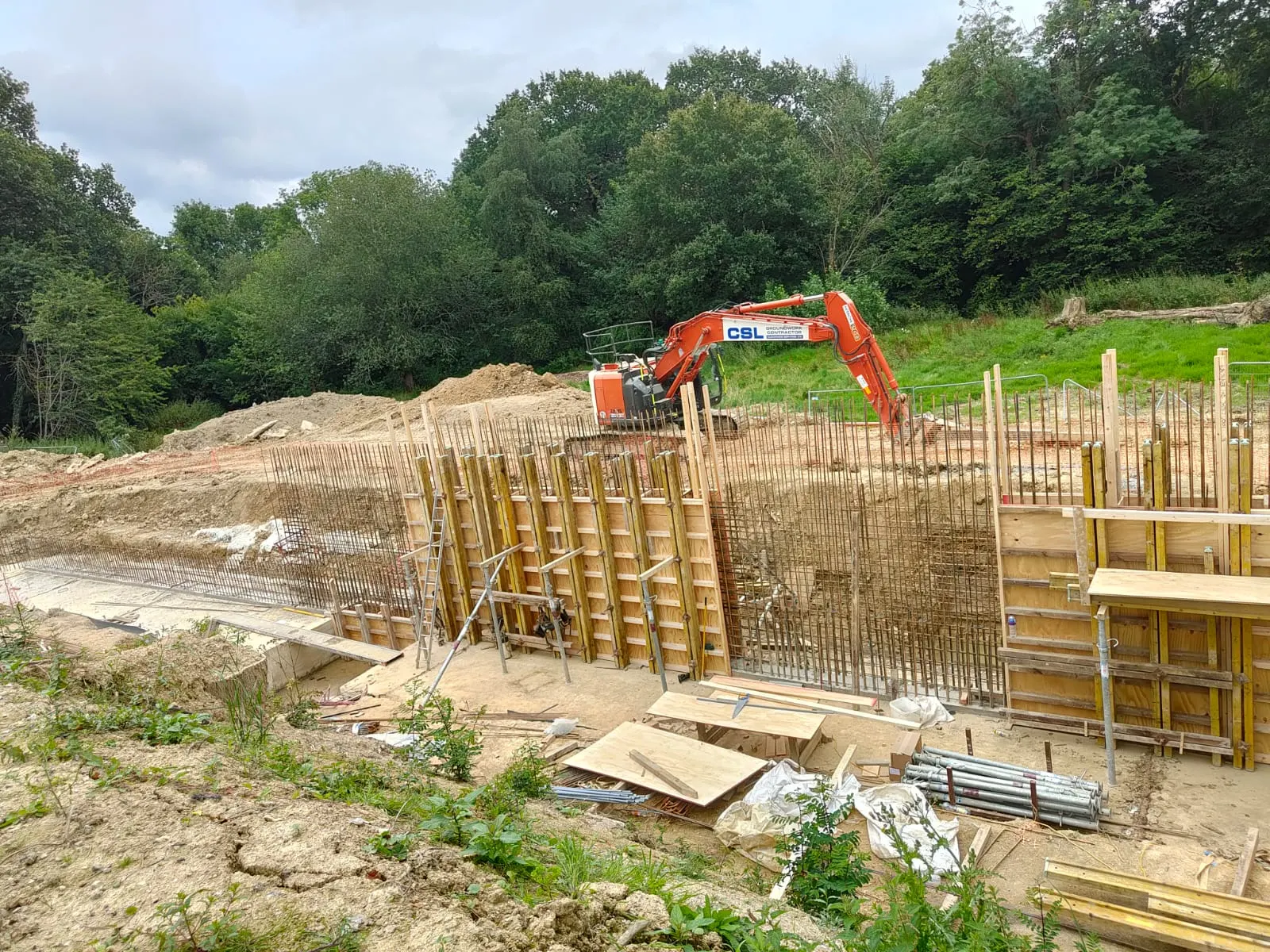 60m Retaining Wall, Burgess Hill — Burgess Hill, West Sussex, photo 4