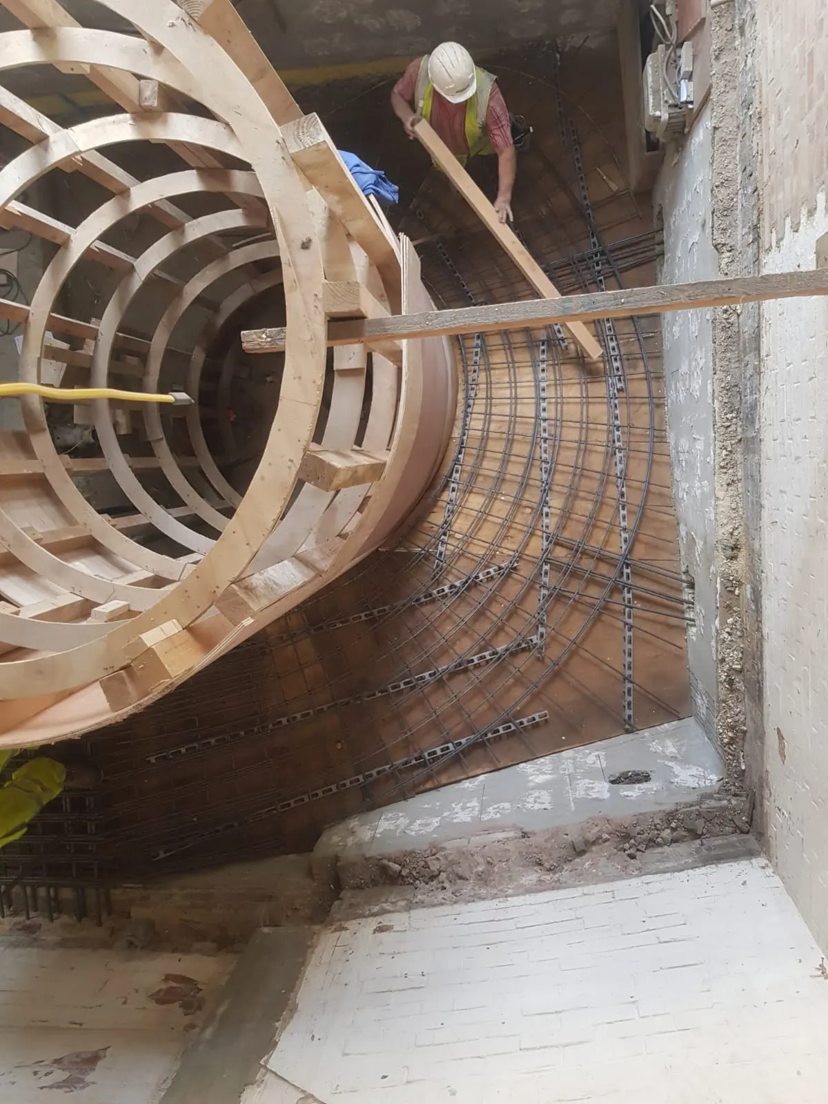 Spiral Staircase, Emery Hill Street SW1 — Westminster, London, photo 4